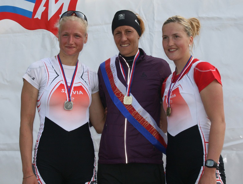 Pořadí: 2. Lenka Antošová, 1. Mirka Knapková, 3. Denisa Čvančarová