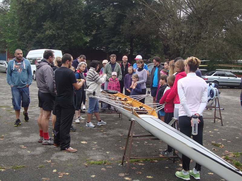 Co kde ve veslici vlastně je?