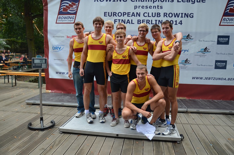 Veslaři z Dukly Praha vážili dohromady cca 723 kg Veslaři z Dukly Praha vážili dohromady cca 723 kg