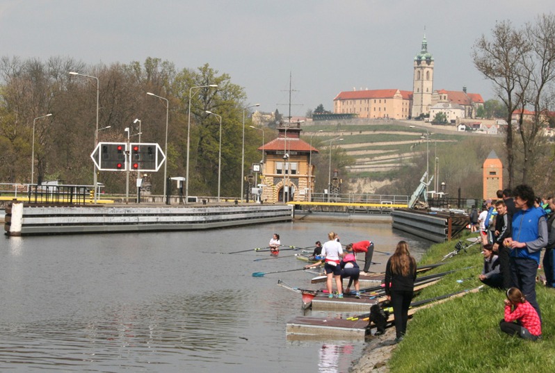 Hořínský kanál opět centrem veslování (Foto Zdeněk Paroulek) Hořínský kanál opět centrem veslování (Foto Zdeněk Paroulek)