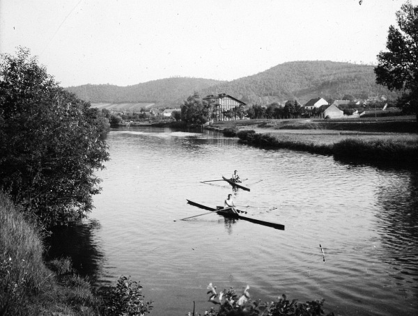 Veslice v Jundrově kdysi (Foto archiv MČ) Veslice v Jundrově kdysi (Foto archiv MČ)