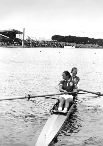 Se sestrou Zdenou na mistrovství světa 1975 Se sestrou Zdenou na mistrovství světa 1975