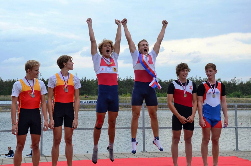 Vítězný výskok posádky dvojskifu Hauk, Jech