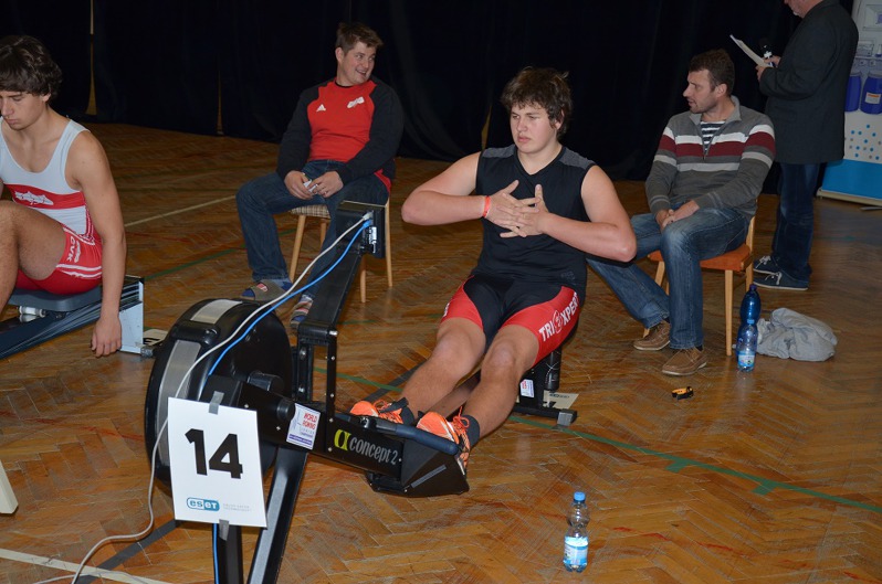 Albert Stříž, za ním trenéři Jan Navrátil a Adam Michálek Albert Stříž, za ním trenéři Jan Navrátil a Adam Michálek