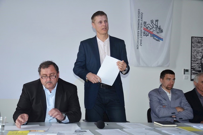 Dušan Macháček při přednesení zprávy předsedy