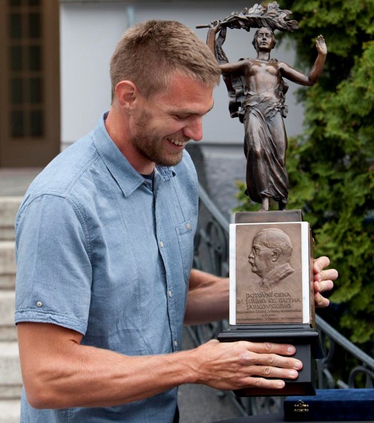 Ondřej Synek přebírá cenu (Foto Olympic.cz) Ondřej Synek přebírá cenu (Foto Olympic.cz)