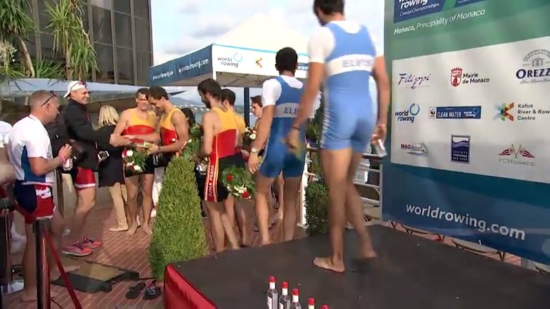 Gratulace po slavnostním ceremoniálu (Reprofoto Youtube) Gratulace po slavnostním ceremoniálu (Reprofoto Youtube)